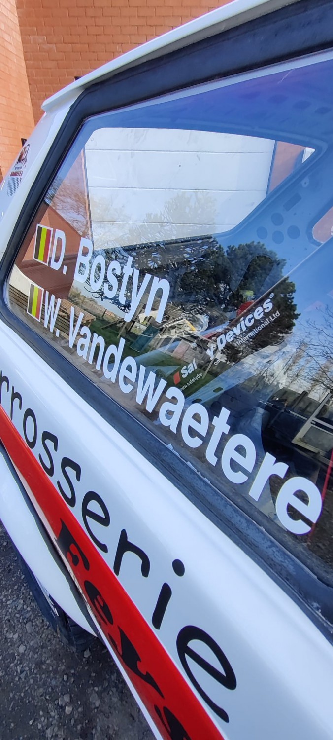 David Bostyn en Wouter Vandewaetere laten nostalgische Toyota Starlet KP60 herleven bij hun comeback in de rallysport !